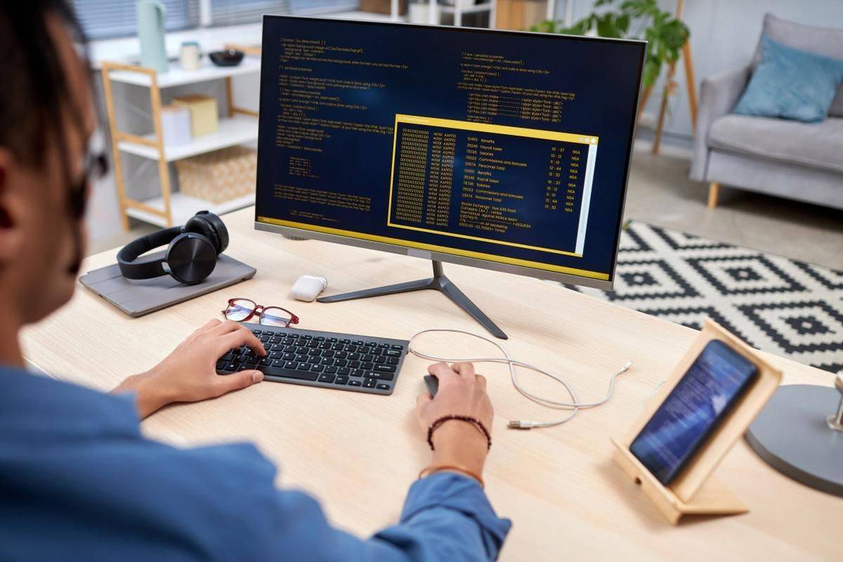 計算機(jī)科學(xué)與技術(shù) vs 軟件工程 高就業(yè)如何選擇？